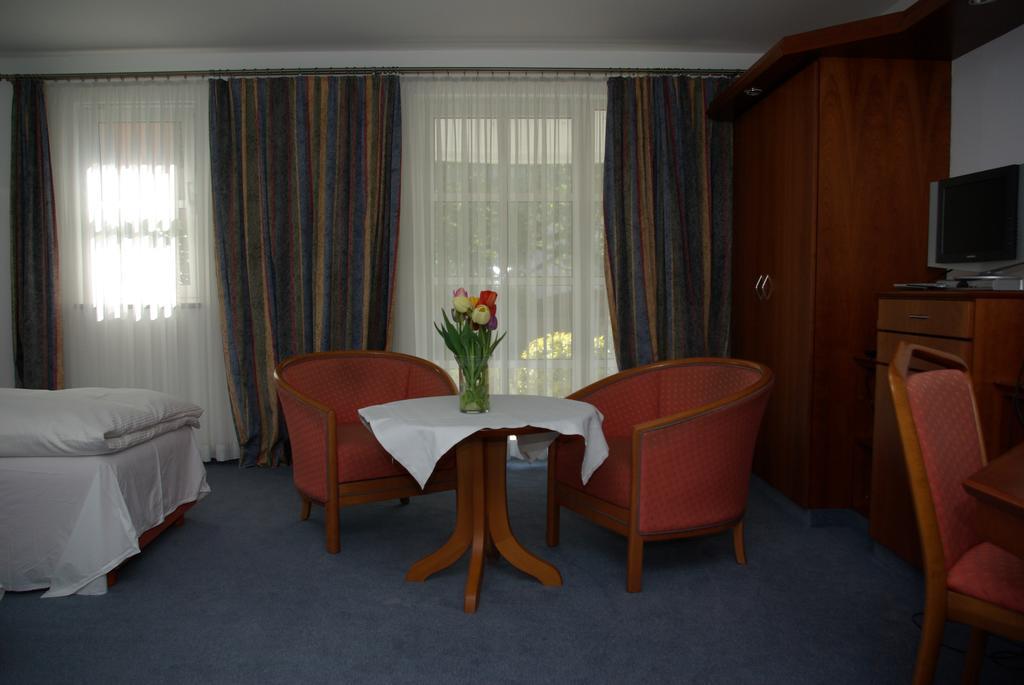 באד הומבורג וור דר הואה Hotel Alte Bruecke מראה חיצוני תמונה