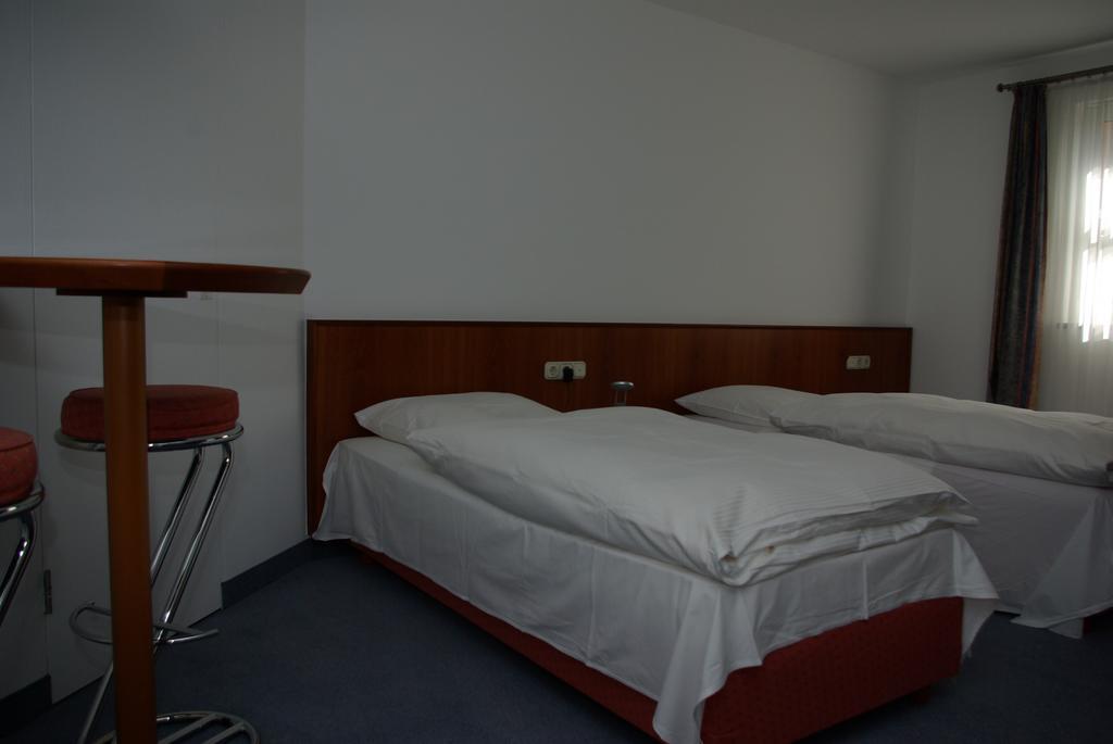 באד הומבורג וור דר הואה Hotel Alte Bruecke מראה חיצוני תמונה