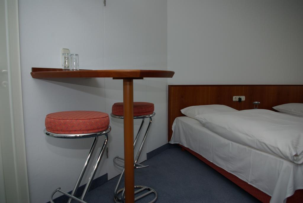 באד הומבורג וור דר הואה Hotel Alte Bruecke חדר תמונה